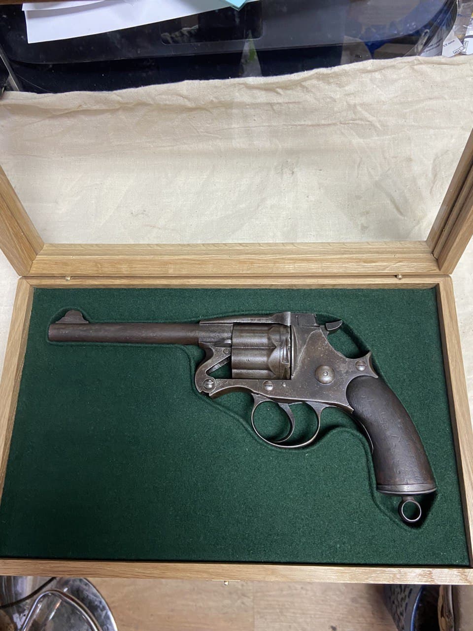 Антикварное оружие, револьвер Энфилд1882