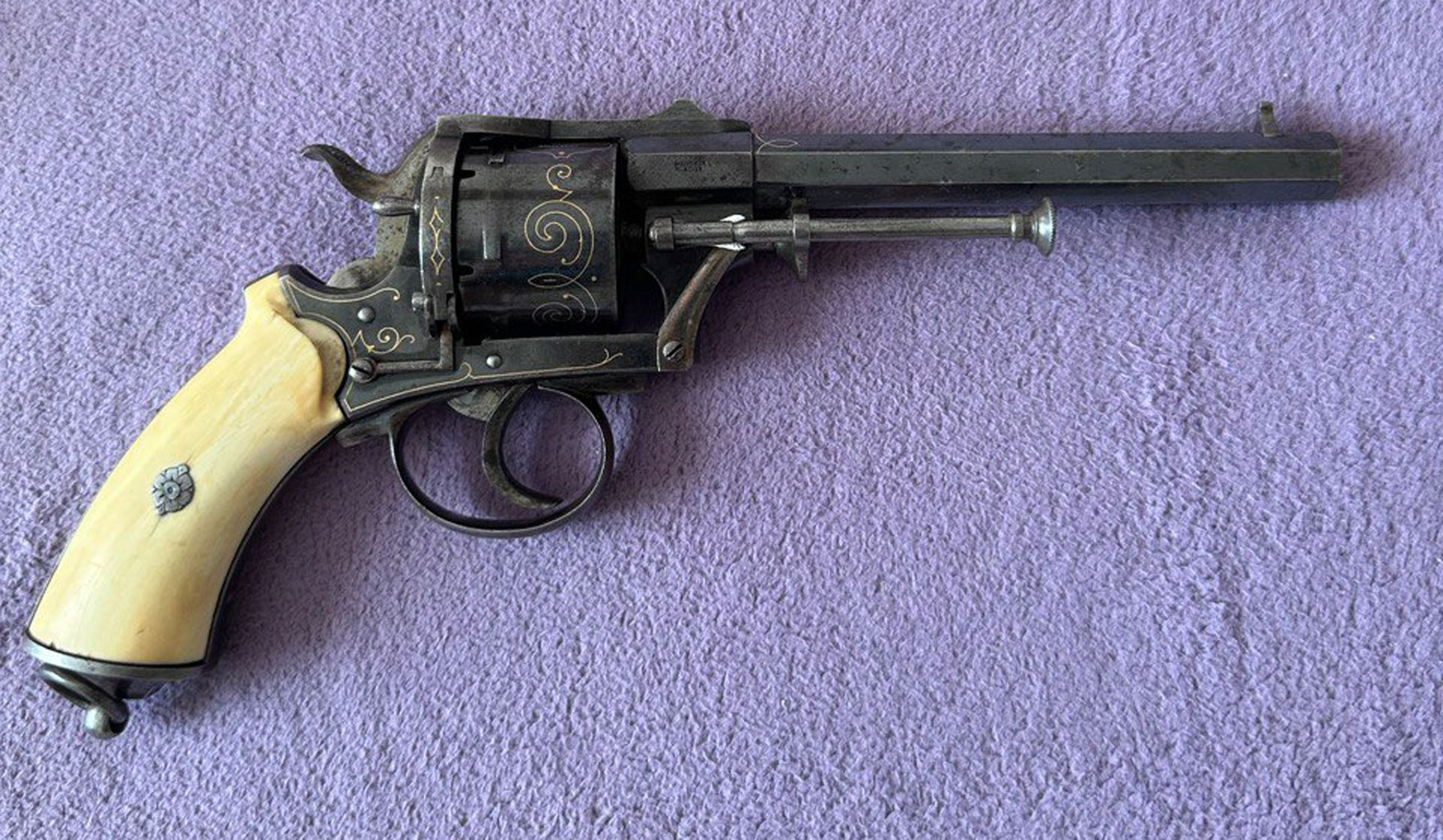 Огнестрельное антикварное оружие, револьвер Лефоше